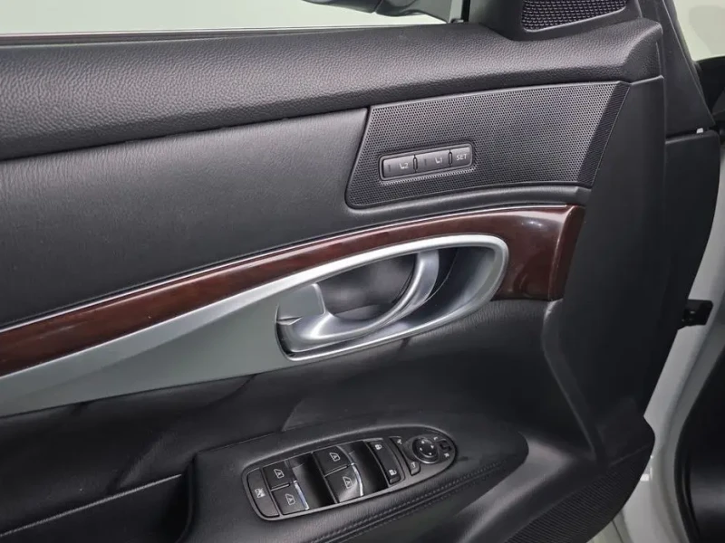 2017 Infiniti Q70 с пробегом 154 857 км