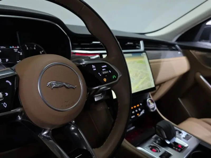 2022 Jaguar F-Pace с пробегом 19 657 км