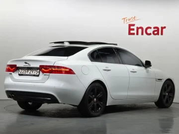 2019 Jaguar XE с пробегом 107 091 км