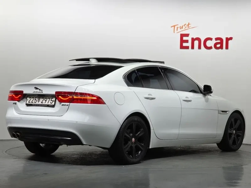 2019 Jaguar XE с пробегом 107 091 км