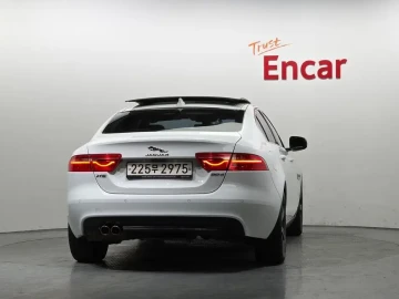 2019 Jaguar XE с пробегом 107 091 км