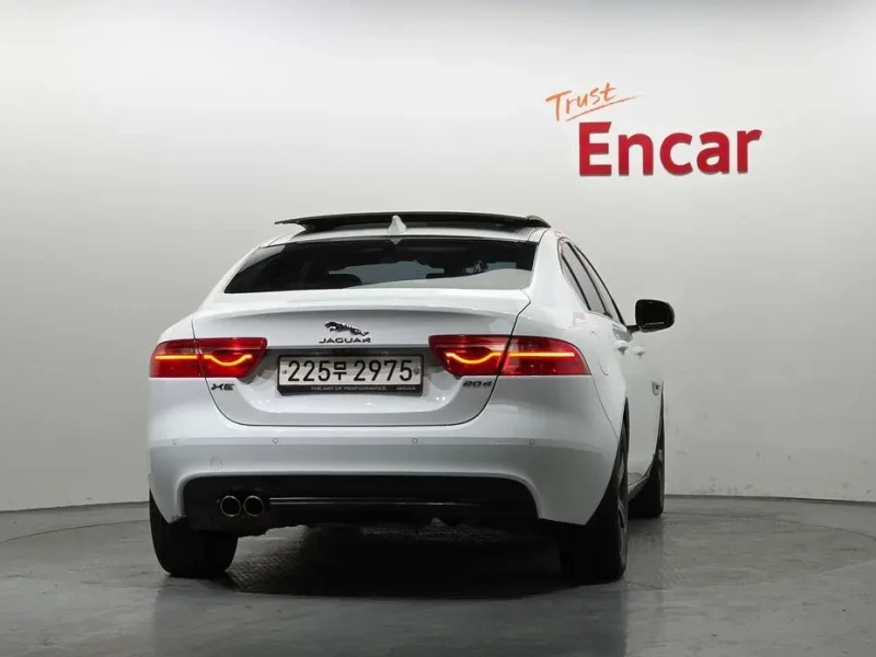 2019 Jaguar XE с пробегом 107 091 км