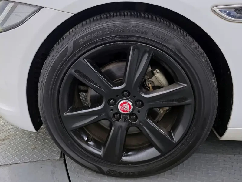 2019 Jaguar XE с пробегом 107 091 км