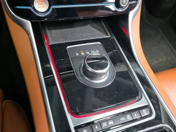 2019 Jaguar XE с пробегом 107 091 км