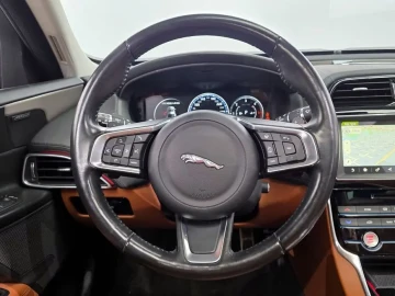 2019 Jaguar XE с пробегом 107 091 км
