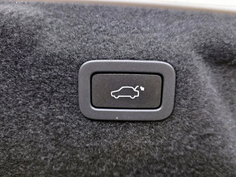 2019 Jaguar XE с пробегом 107 091 км