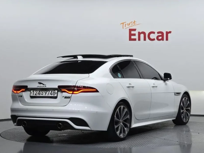 2020 Jaguar XE с пробегом 27 821 км