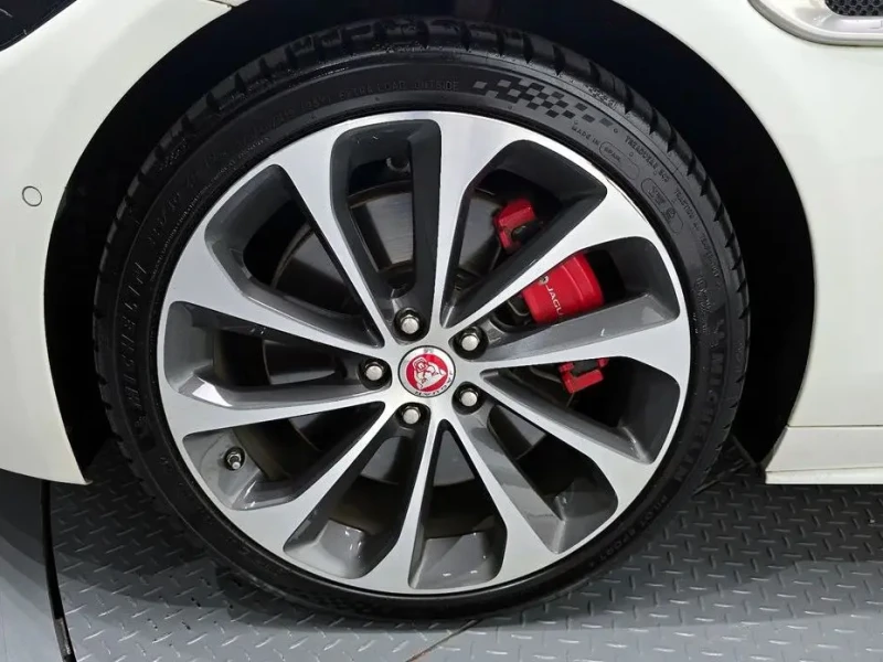 2020 Jaguar XE с пробегом 27 821 км