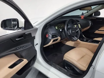 2018 Jaguar XE с пробегом 92 685 км
