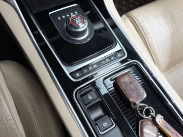 2018 Jaguar XF с пробегом 103 773 км