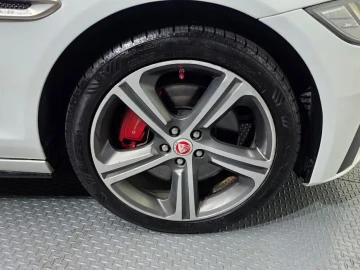 2017 Jaguar XF с пробегом 92 178 км