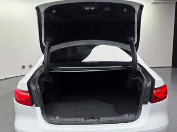 2017 Jaguar XF с пробегом 92 178 км