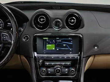 2017 Jaguar XJ с пробегом 109 406 км