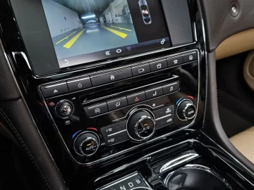 2017 Jaguar XJ с пробегом 109 406 км