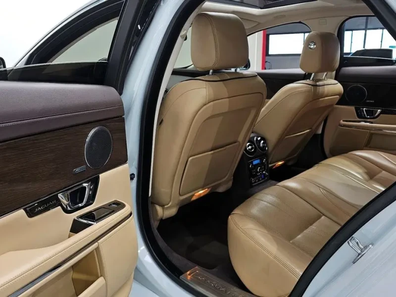 2017 Jaguar XJ с пробегом 109 406 км