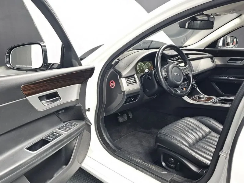 2016 Jaguar XF с пробегом 125 138 км