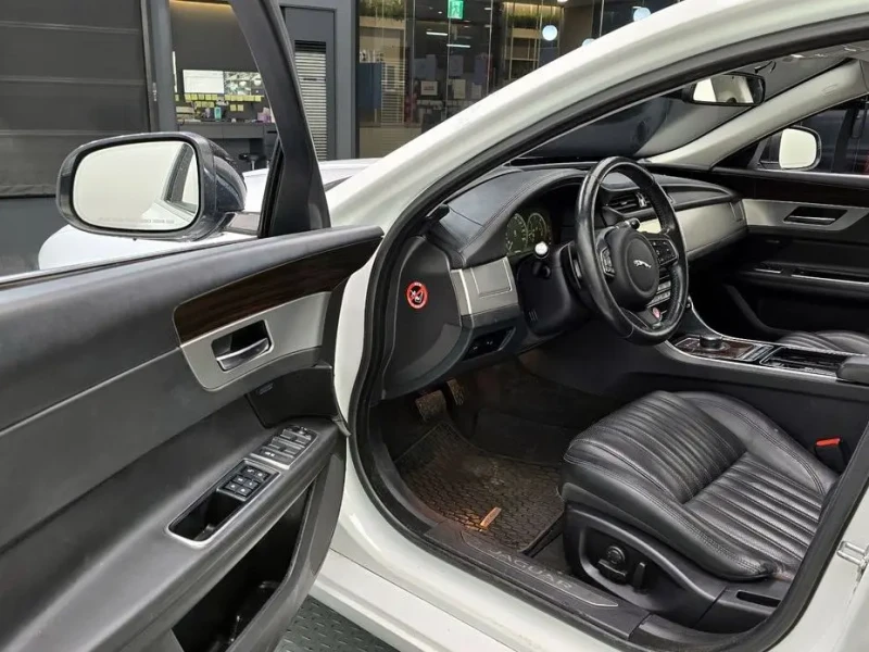 2017 Jaguar XF с пробегом 106 848 км