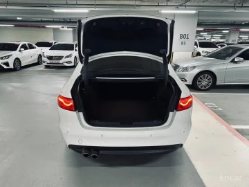 2018 Jaguar XF с пробегом 98 015 км