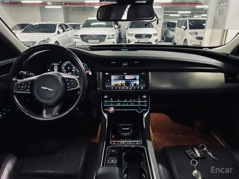 2018 Jaguar XF с пробегом 98 015 км