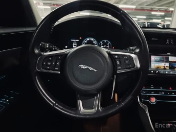 2018 Jaguar XF с пробегом 98 015 км