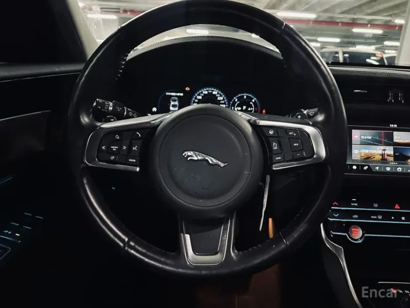 2018 Jaguar XF с пробегом 98 015 км
