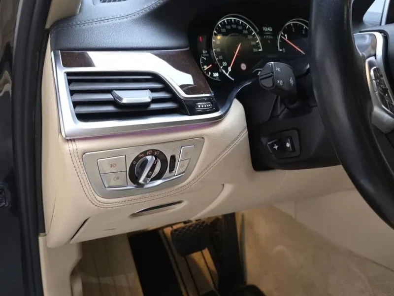 2016 BMW 7 серии с пробегом 138 640 км