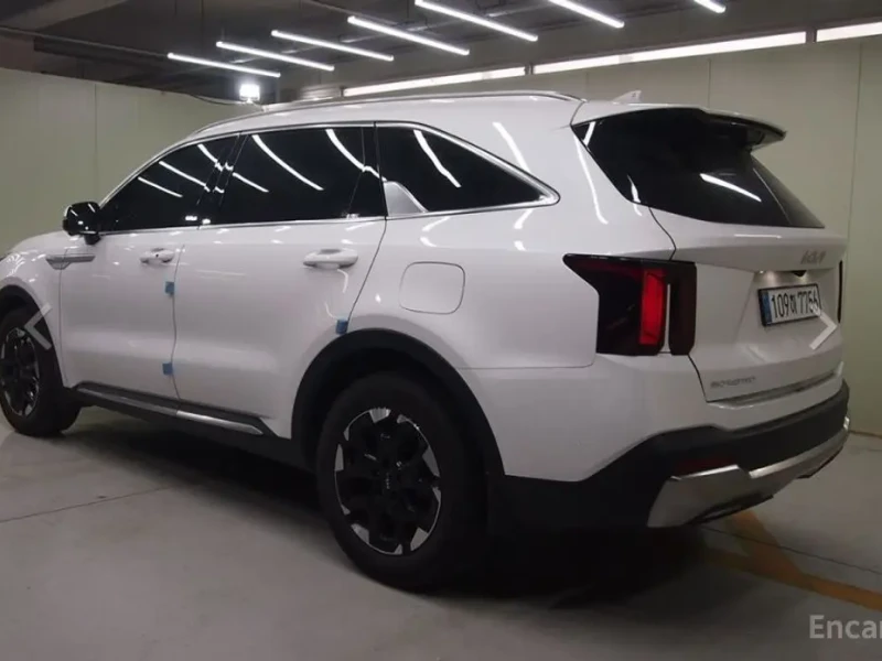 2025 Kia Sorento с пробегом 15 700 км