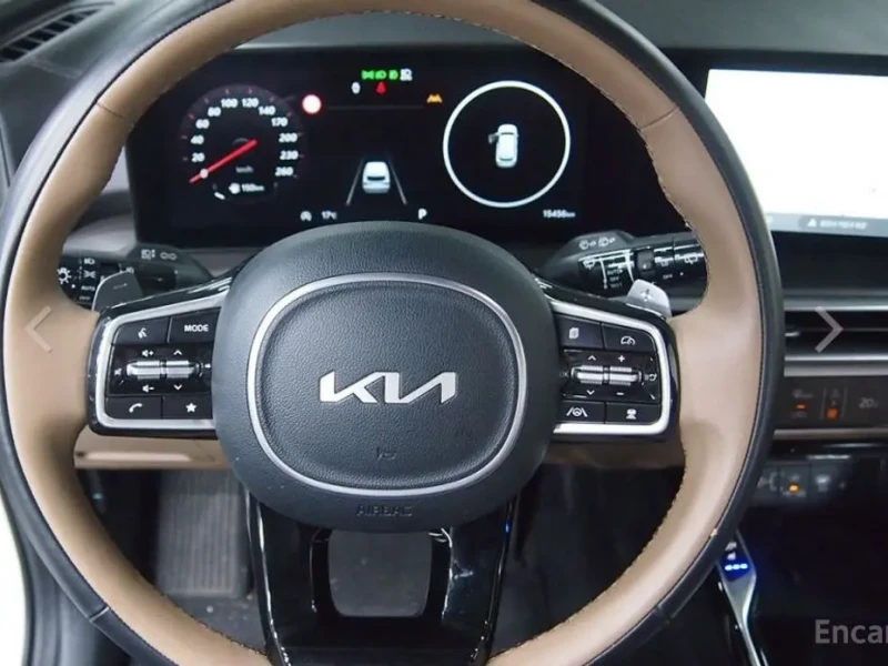 2025 Kia Sorento с пробегом 15 700 км