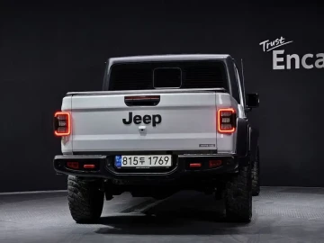 2021 Jeep Gladiator с пробегом 32 832 км