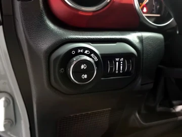 2023 Jeep Wrangler с пробегом 21 684 км