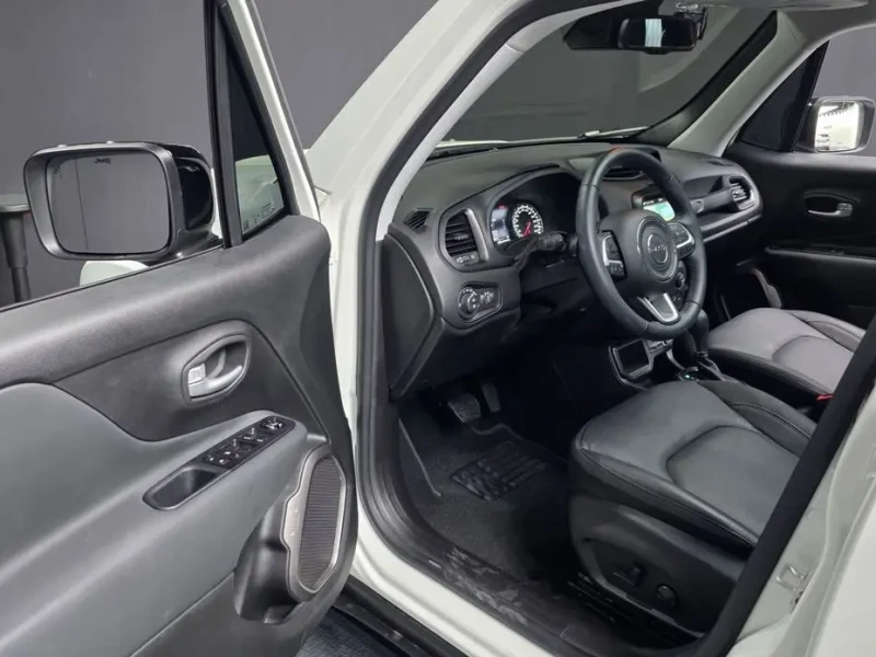 2023 Jeep Renegade с пробегом 12 352 км