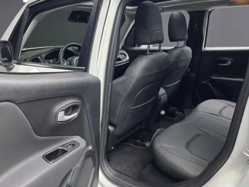 2023 Jeep Renegade с пробегом 12 352 км