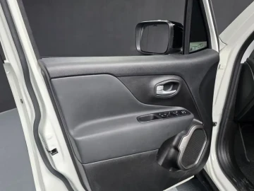 2023 Jeep Renegade с пробегом 12 352 км
