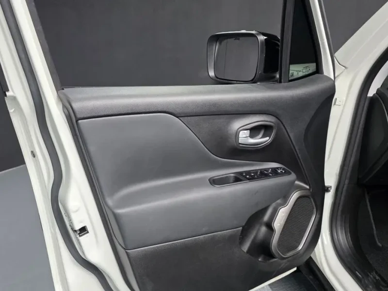 2023 Jeep Renegade с пробегом 12 352 км