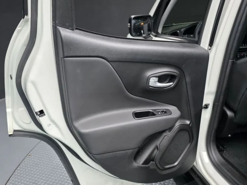 2023 Jeep Renegade с пробегом 12 352 км