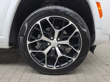 2023 Jeep Grand Cherokee с пробегом 42 497 км