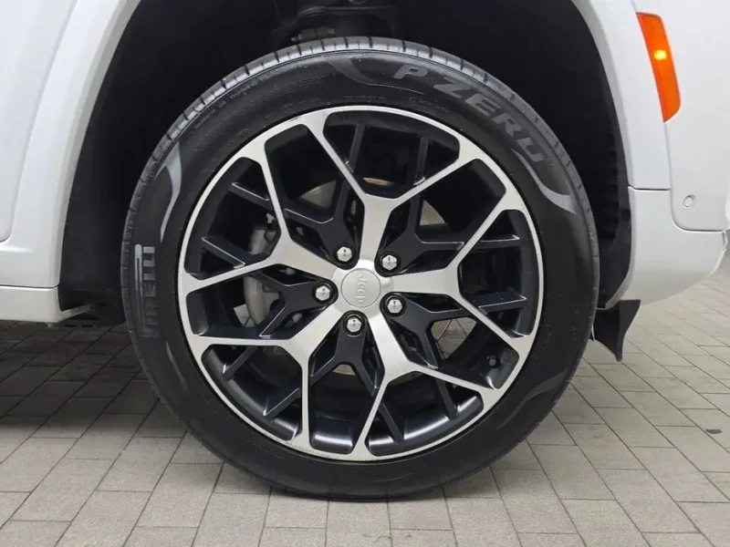2023 Jeep Grand Cherokee с пробегом 42 497 км