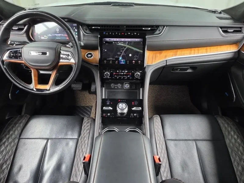 2023 Jeep Grand Cherokee с пробегом 42 497 км