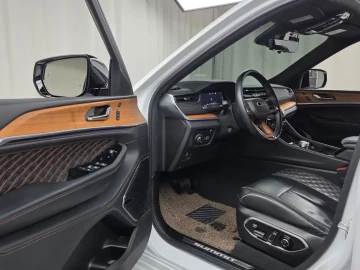 2023 Jeep Grand Cherokee с пробегом 42 497 км