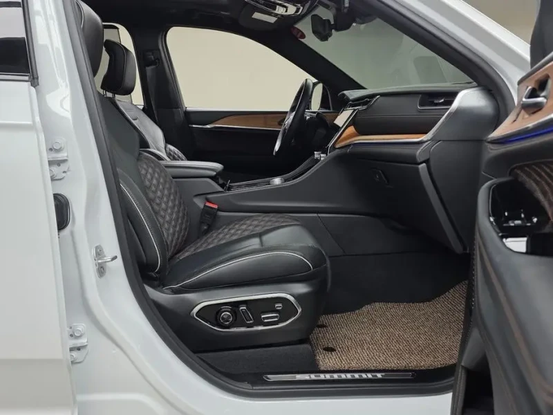 2023 Jeep Grand Cherokee с пробегом 42 497 км