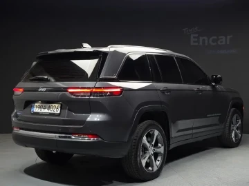 2023 Jeep Grand Cherokee с пробегом 35 284 км