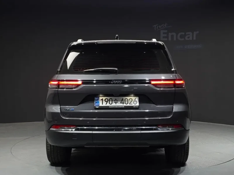 2023 Jeep Grand Cherokee с пробегом 35 284 км