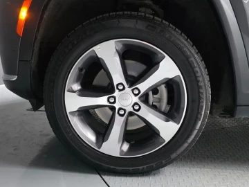 2023 Jeep Grand Cherokee с пробегом 35 284 км