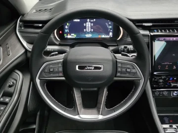 2023 Jeep Grand Cherokee с пробегом 35 284 км