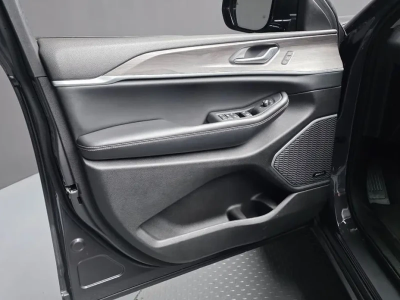2023 Jeep Grand Cherokee с пробегом 35 284 км