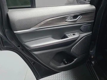 2023 Jeep Grand Cherokee с пробегом 35 284 км