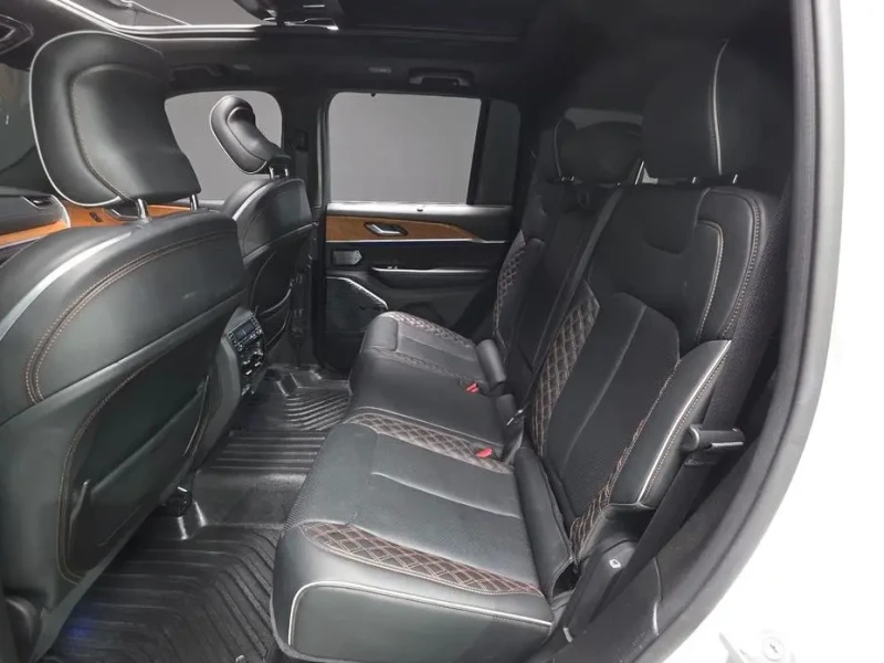 2023 Jeep Grand Cherokee с пробегом 64 097 км
