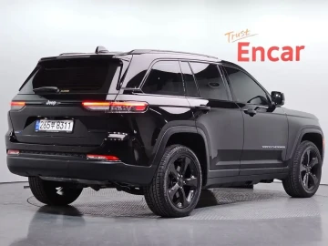2023 Jeep Grand Cherokee с пробегом 16 750 км