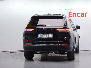2023 Jeep Grand Cherokee с пробегом 16 750 км