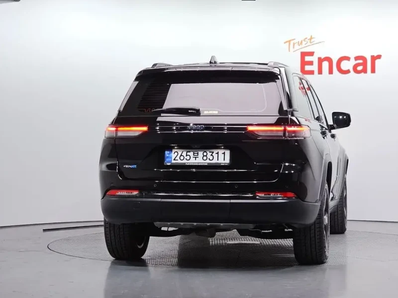 2023 Jeep Grand Cherokee с пробегом 16 750 км